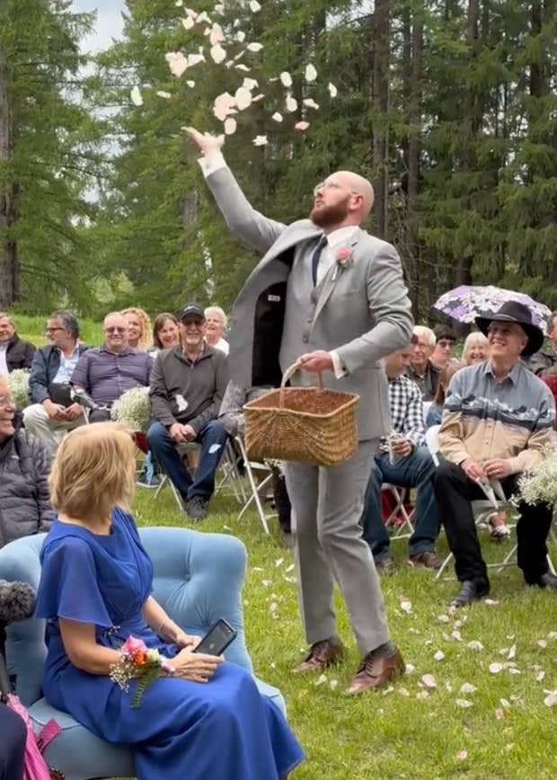 man acts as the flower girl at his sister&#039;s wedding and gives great performance