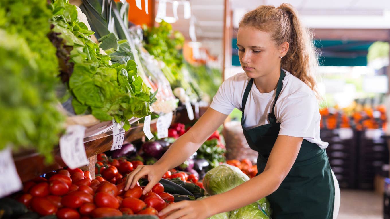 frustrated mom says nearly impossible for teens to find jobs young teen working grocery store job