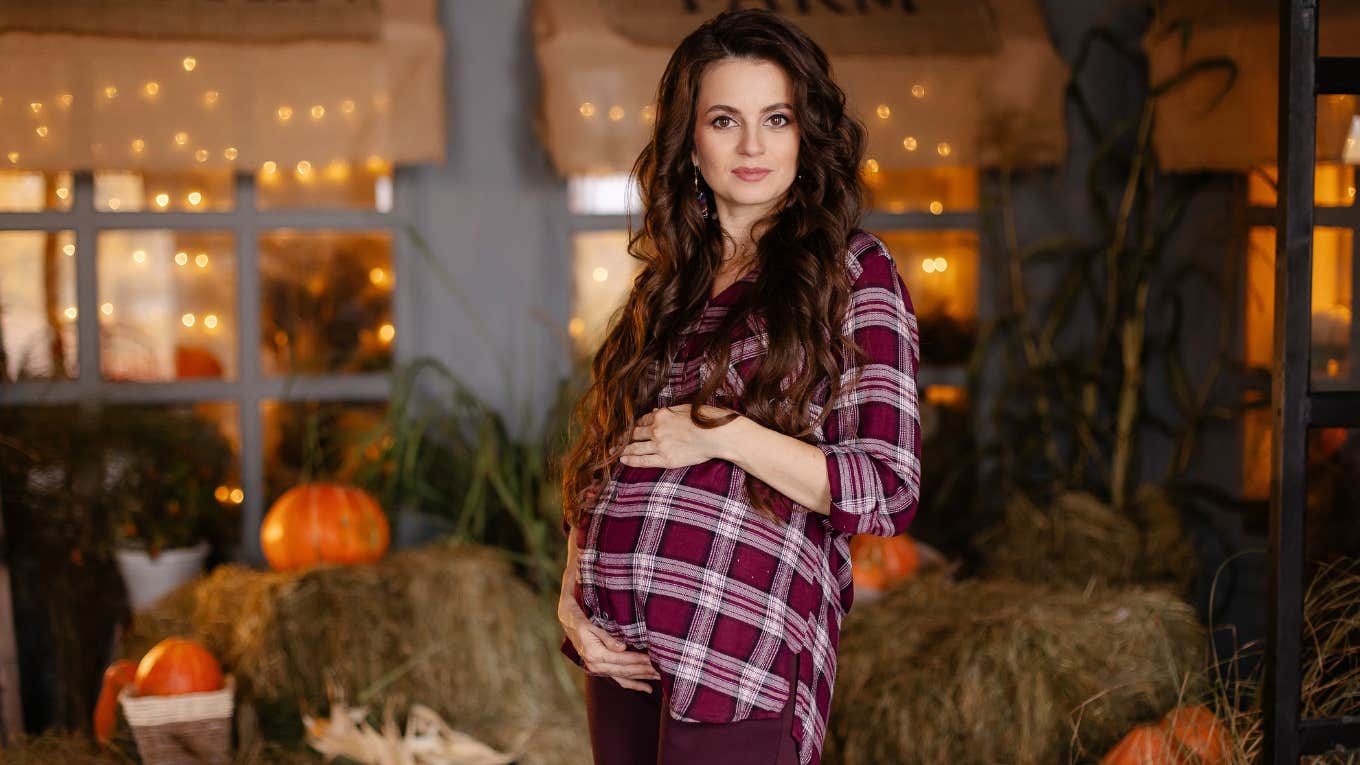 pregnant woman at Thanksgiving