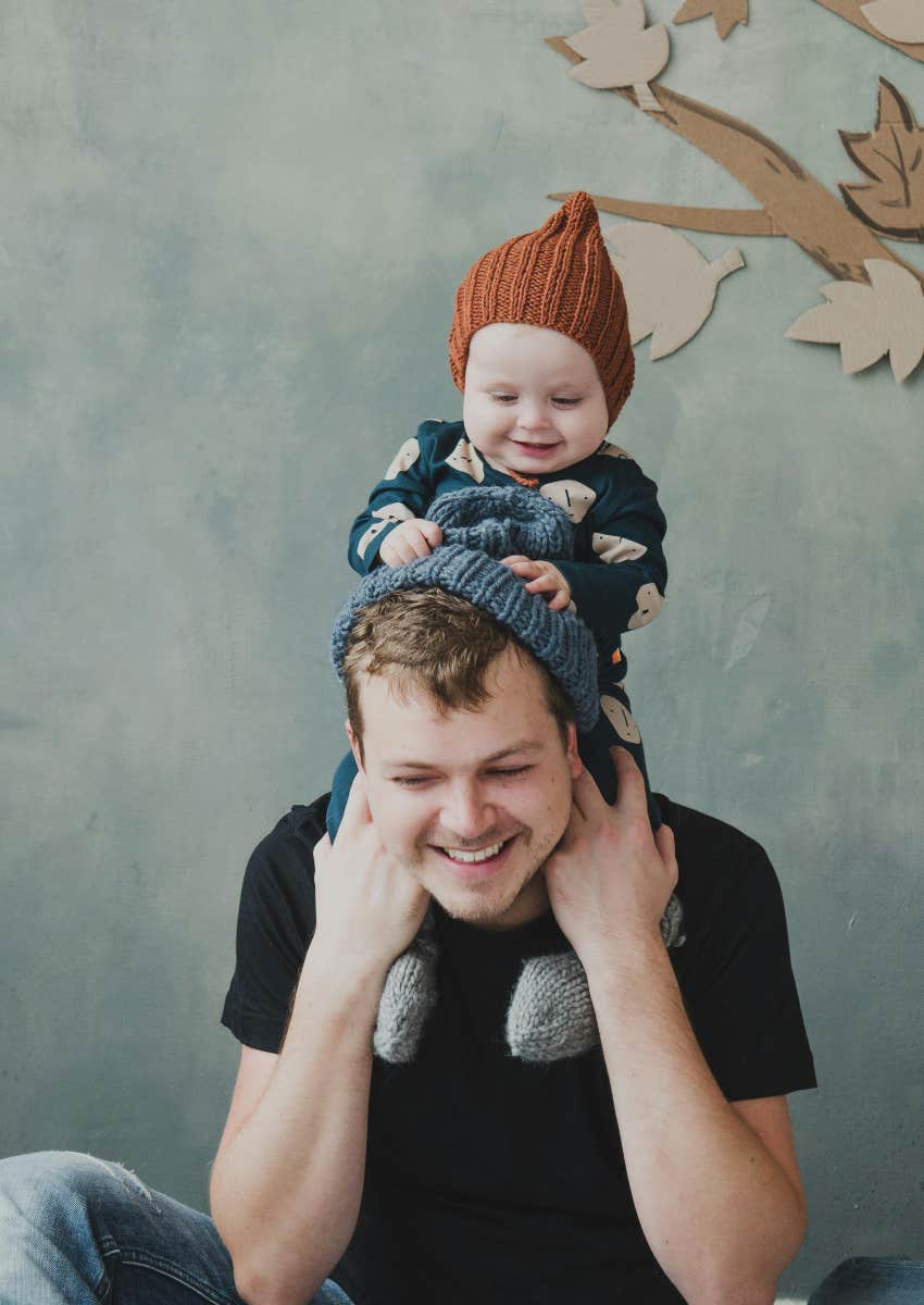 dad holding baby on his shoulders