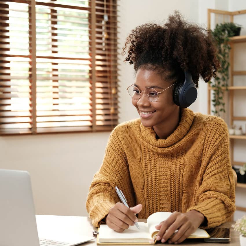 teen girl on laptop wearing headphone