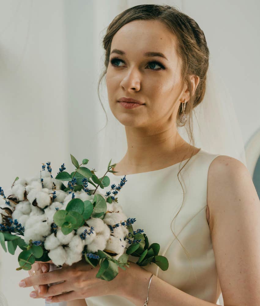 bride holding bouquet 