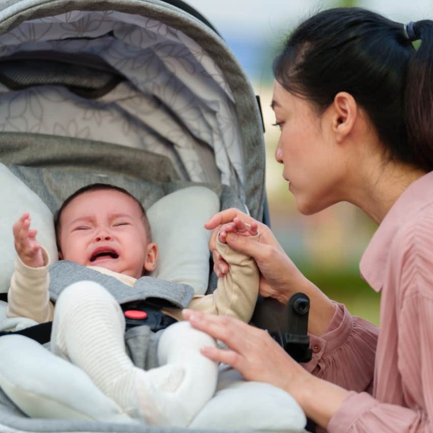 baby crying, stroller 