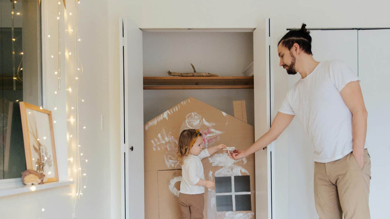 dad playing with toddler 