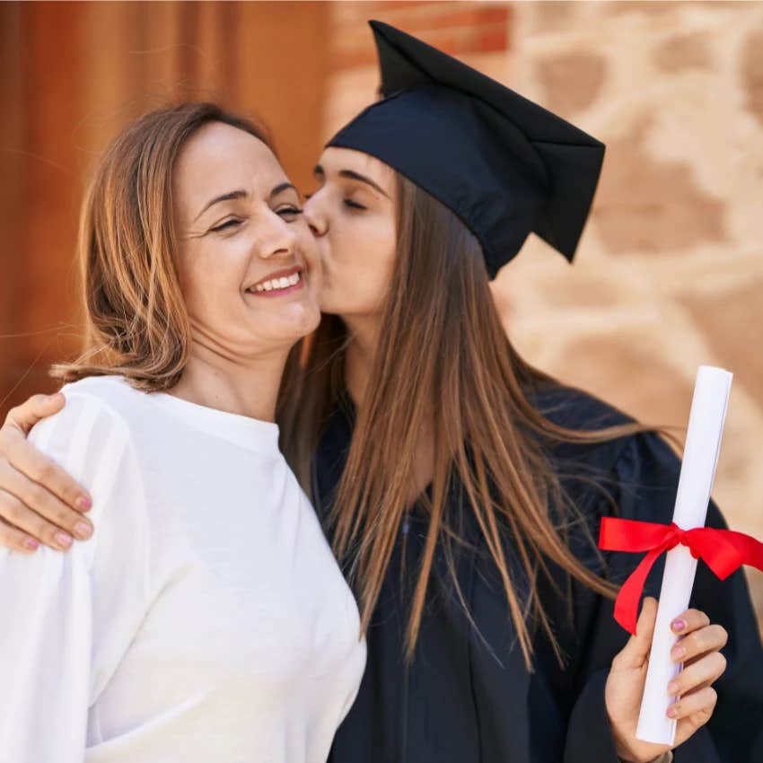 mom and daughter hugging at graduation