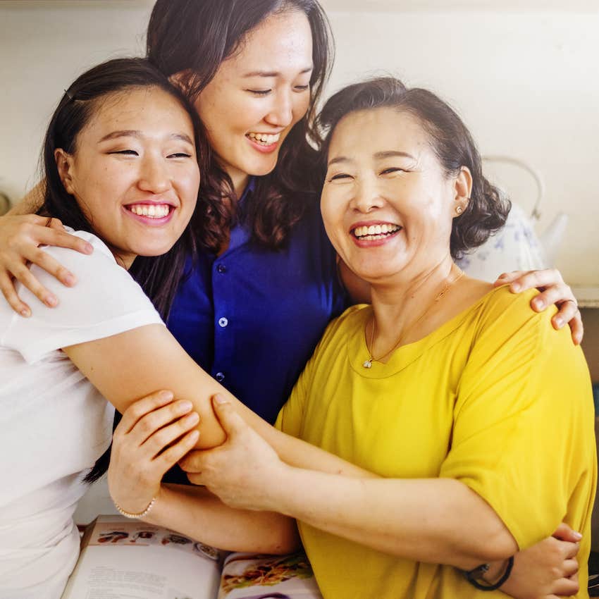 Adult sisters birth order affects their relationship with their mother