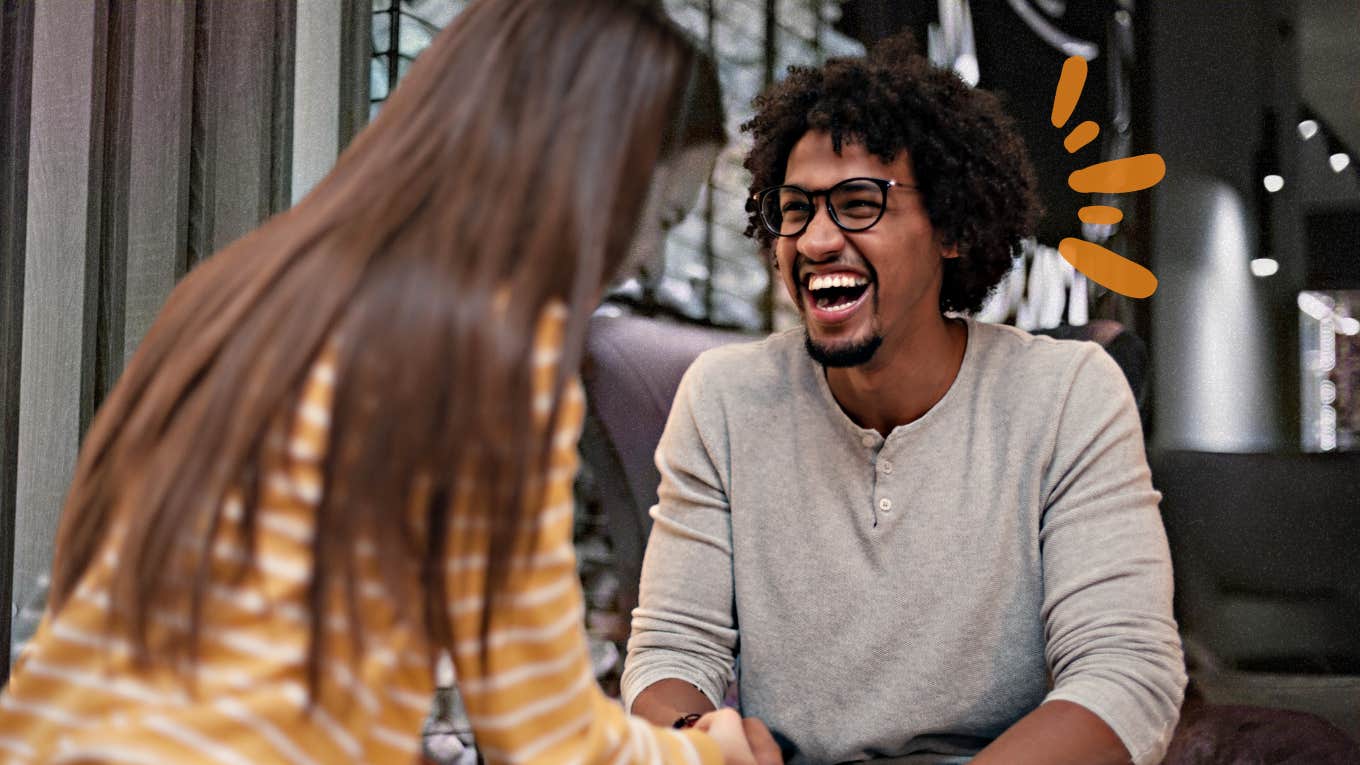 Individuals meet at stress-free place for a first date.