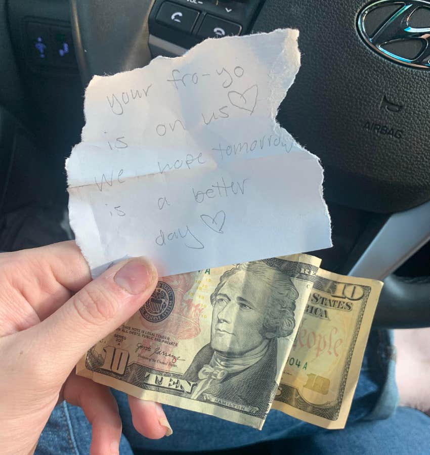 strangers left a kind note and $10 bill on woman's car