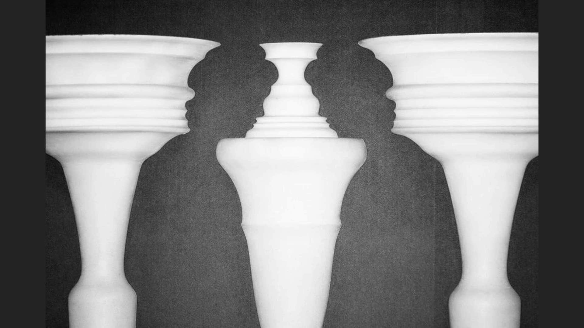 optical illusion men or pillars