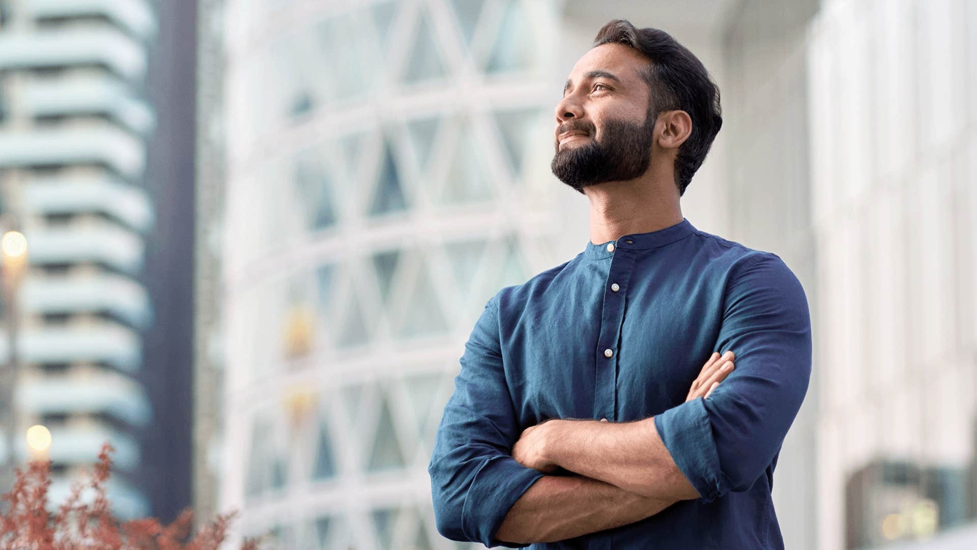 man using body language to be seen as highly intelligent