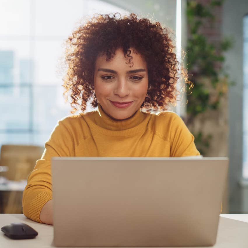 Woman using ChatGPT to manifest on her computer. 