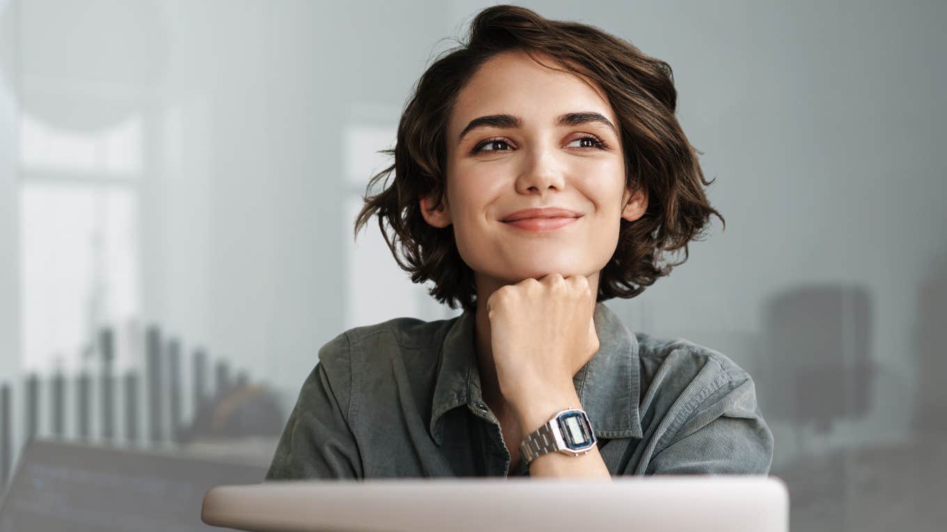 Woman using ChatGPT to manifest on her computer. 