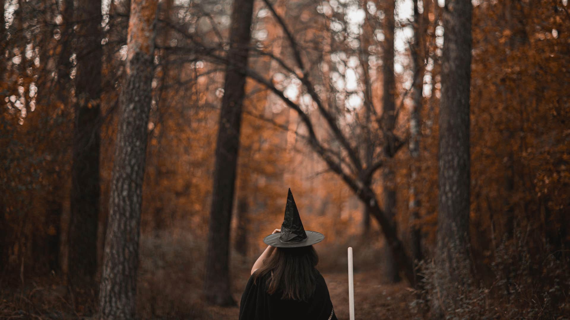 salem, massachusetts girl in witch hat