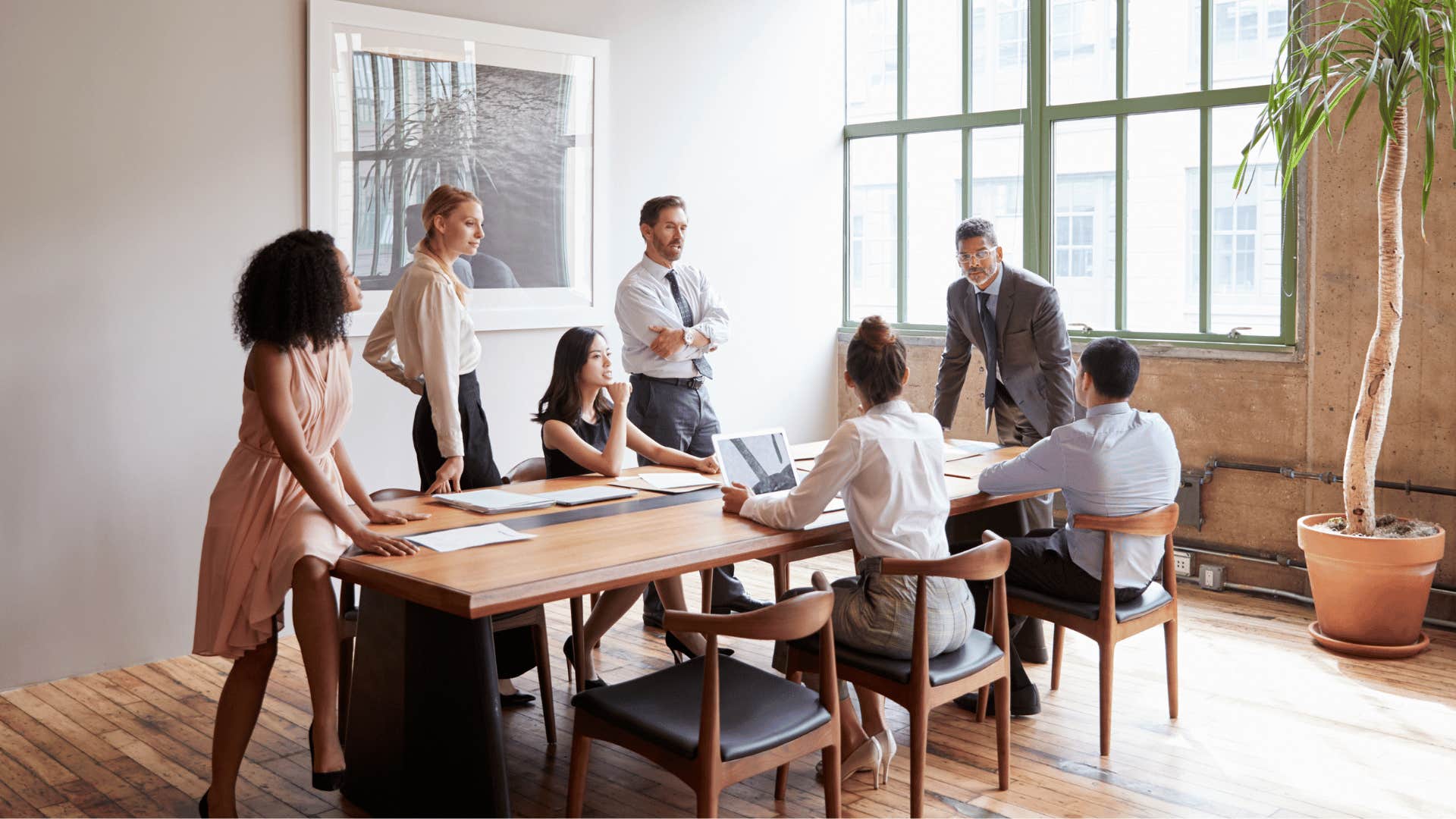 Boss leads a meeting