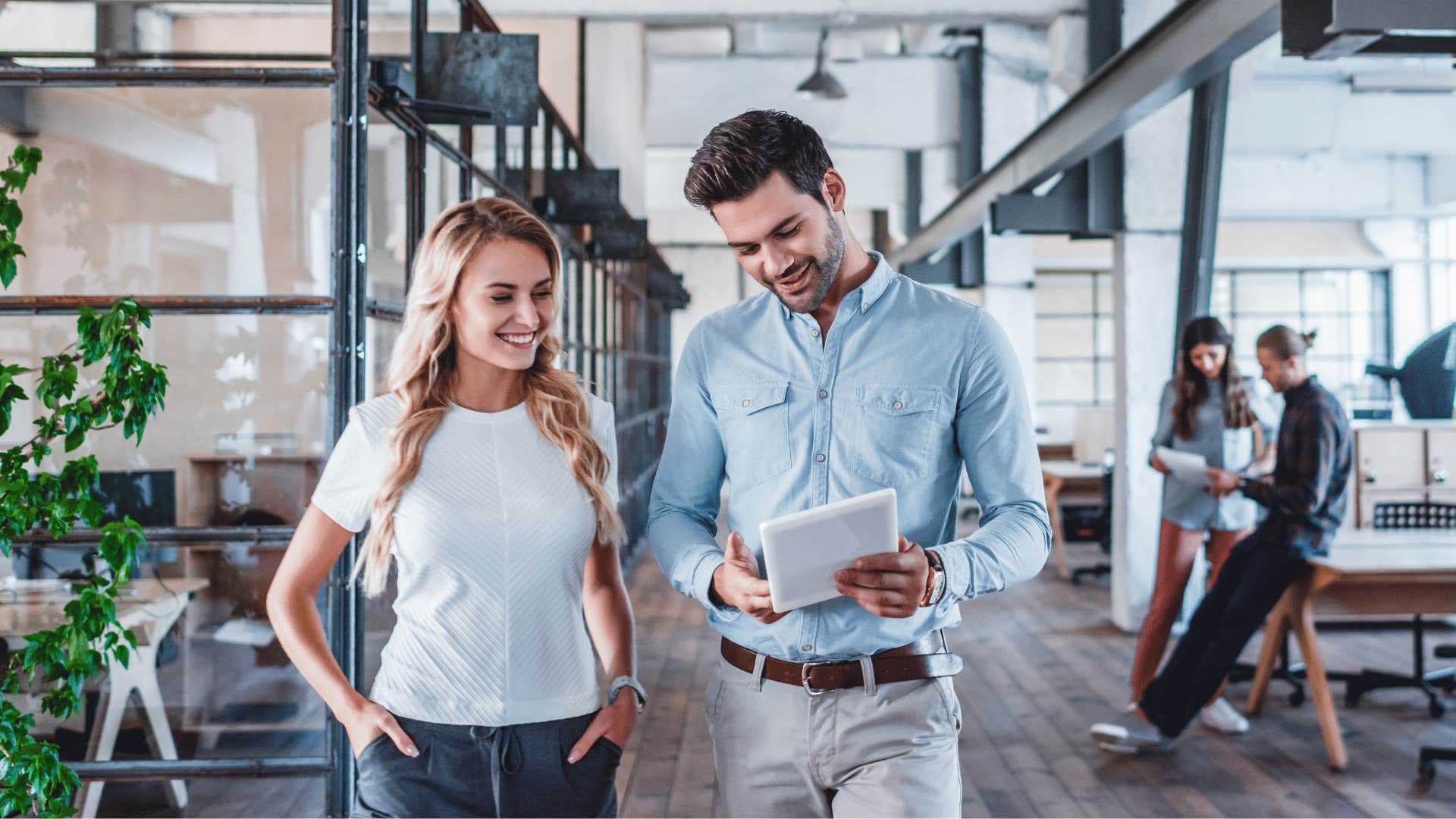 two colleagues in conversation