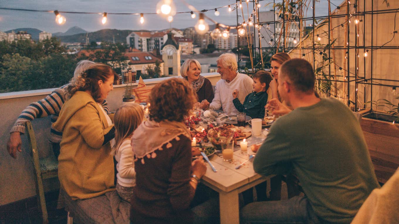 Aunt shames her teenage niece for eating a third portion at dinner