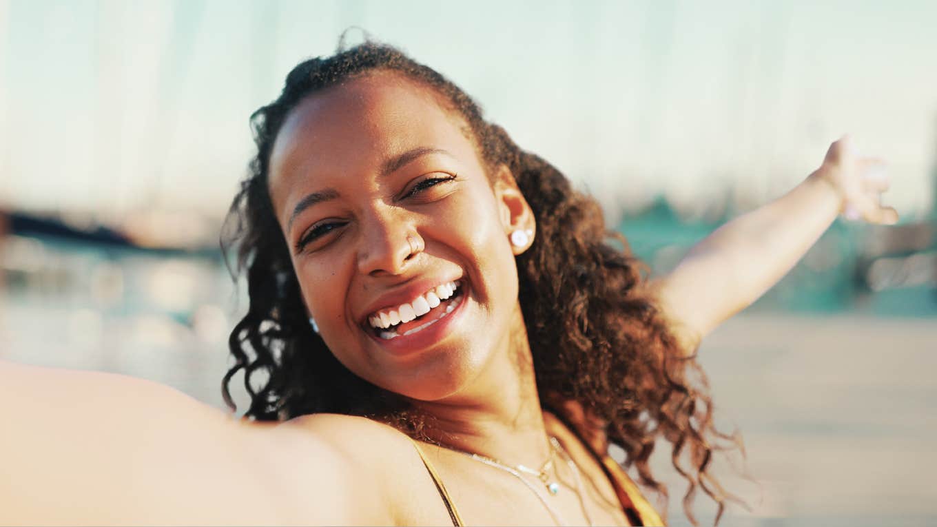 Woman setting boundaries with herself before getting back in relationship.