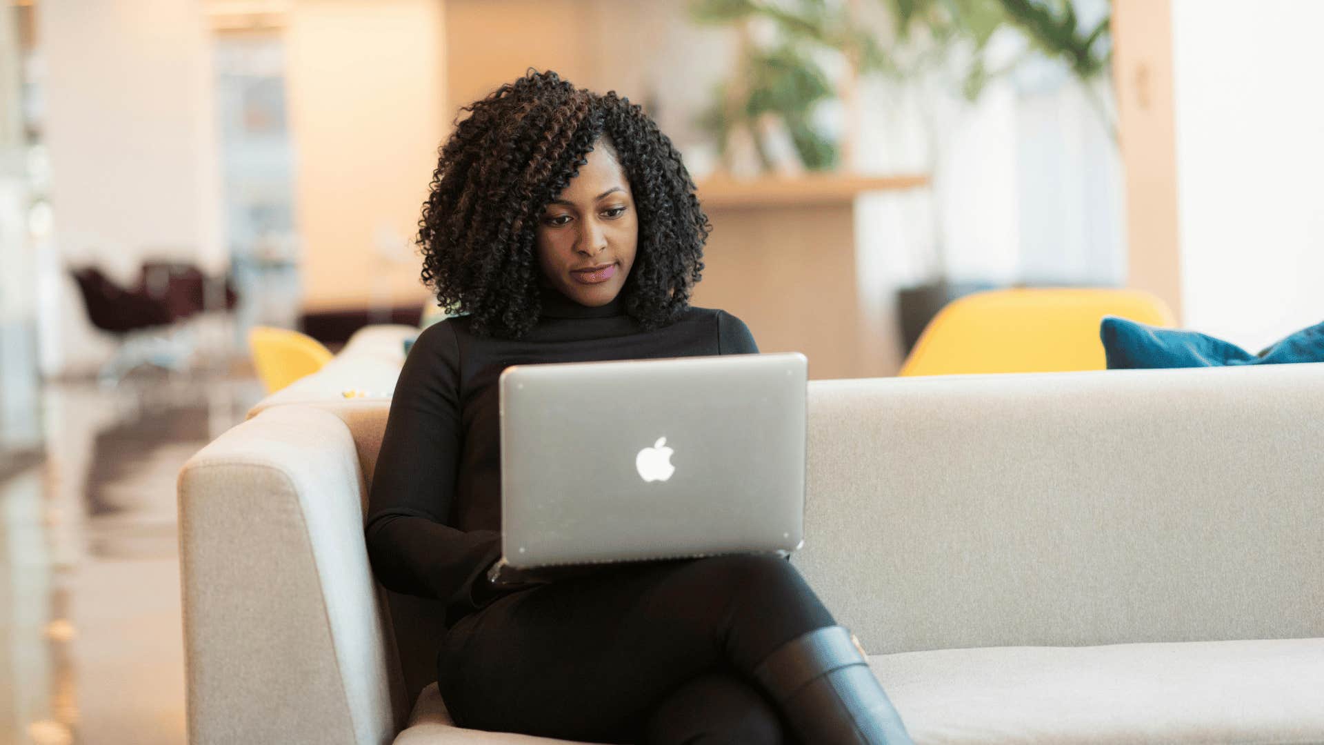 woman doing course creation