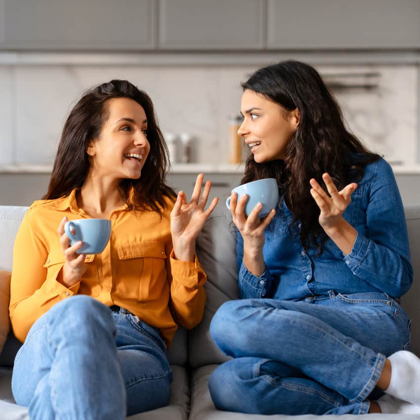 Friends using vocal cues while talking on the couch.