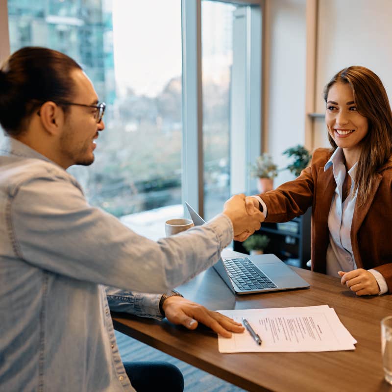 hiring manager shaking job candidate's hand during job interview