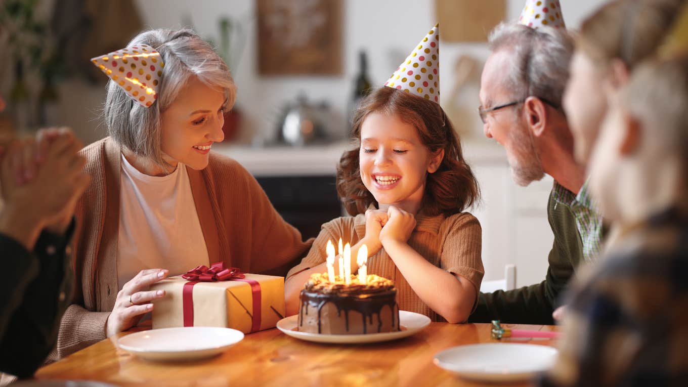 Grieving mother buys a random child a birthday cake to honor her daughter