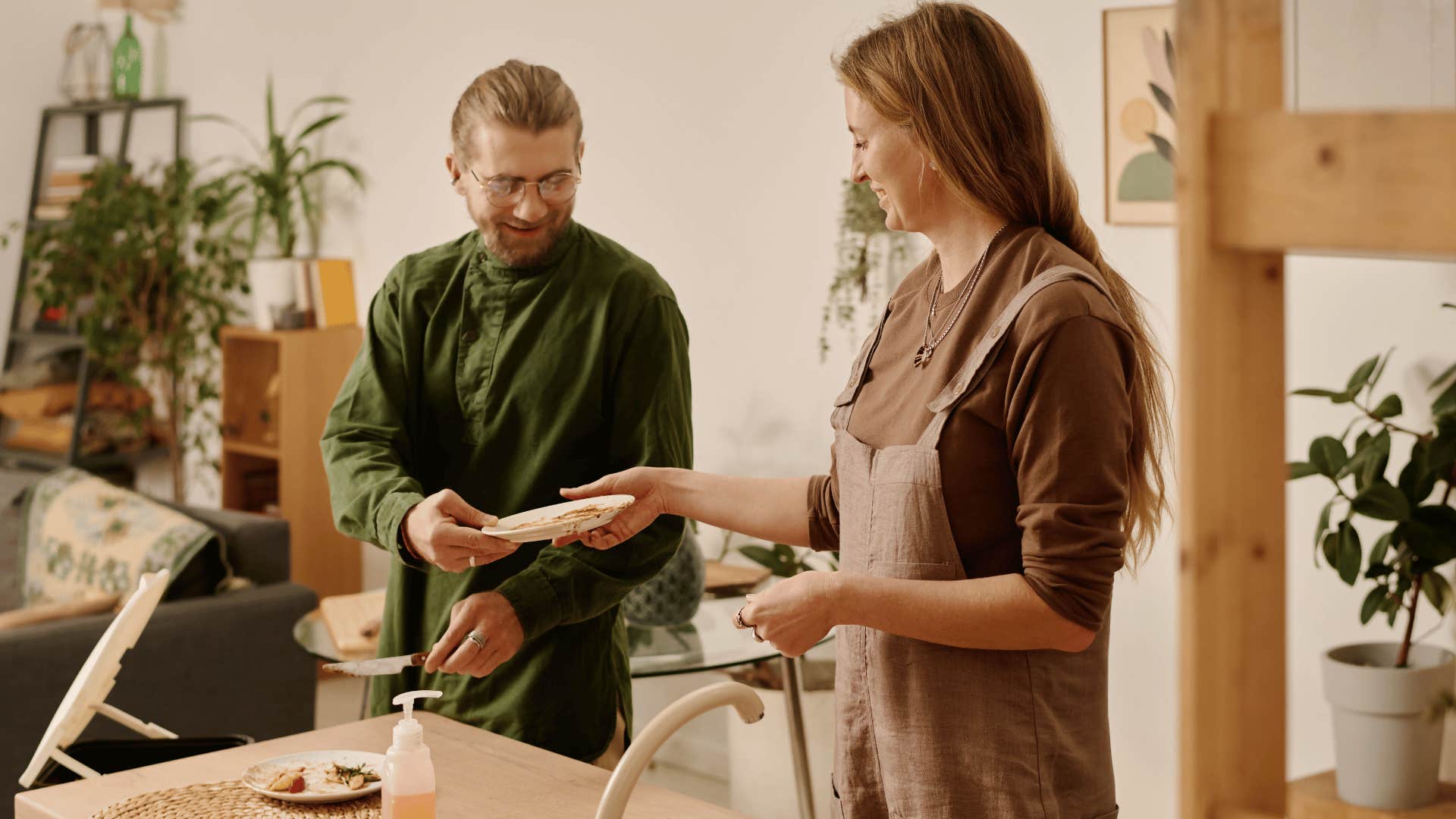 couple doing dishes 