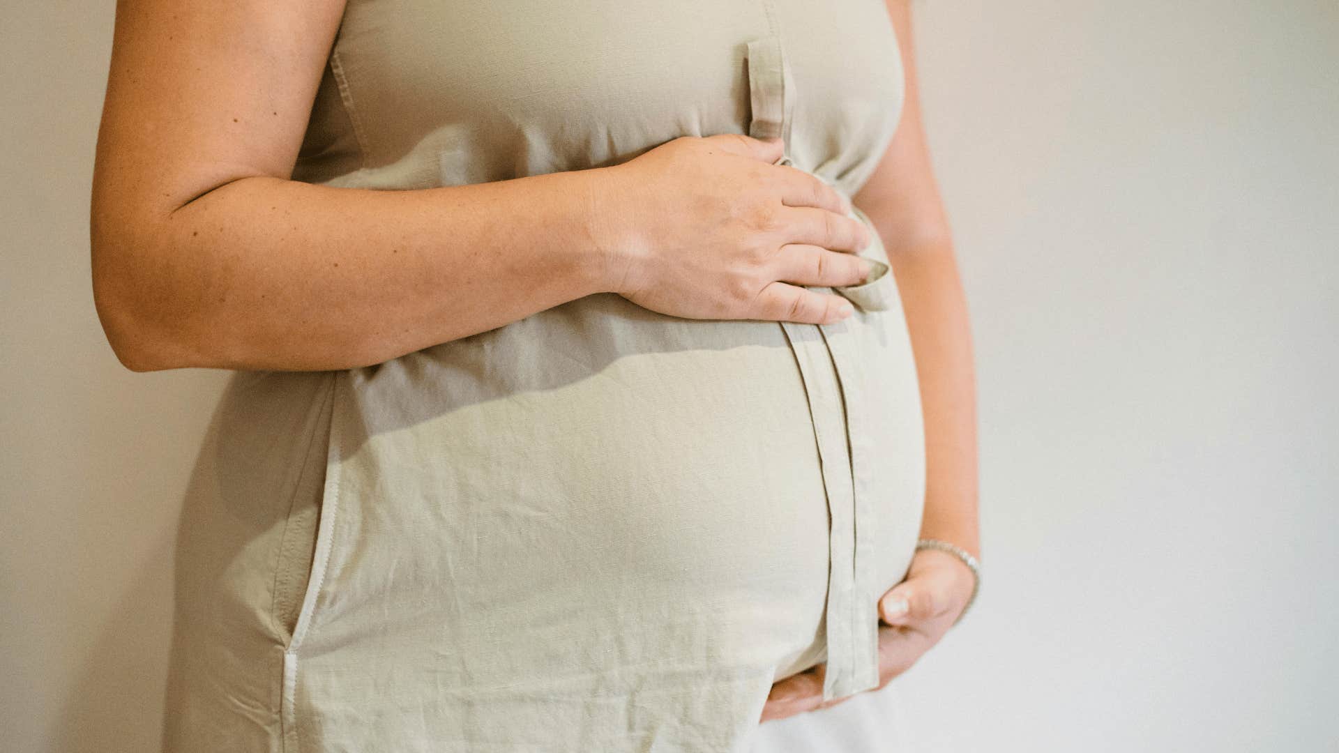 woman pregnant and alone