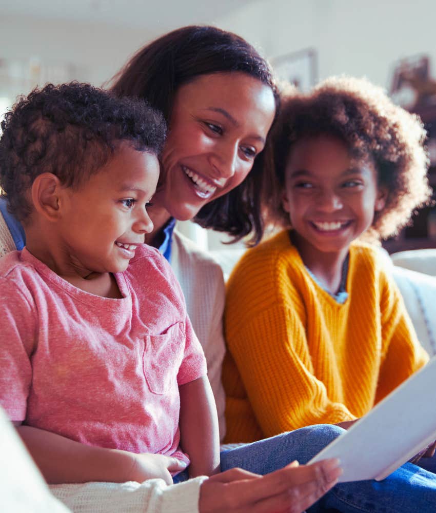 mom and kids reading together 