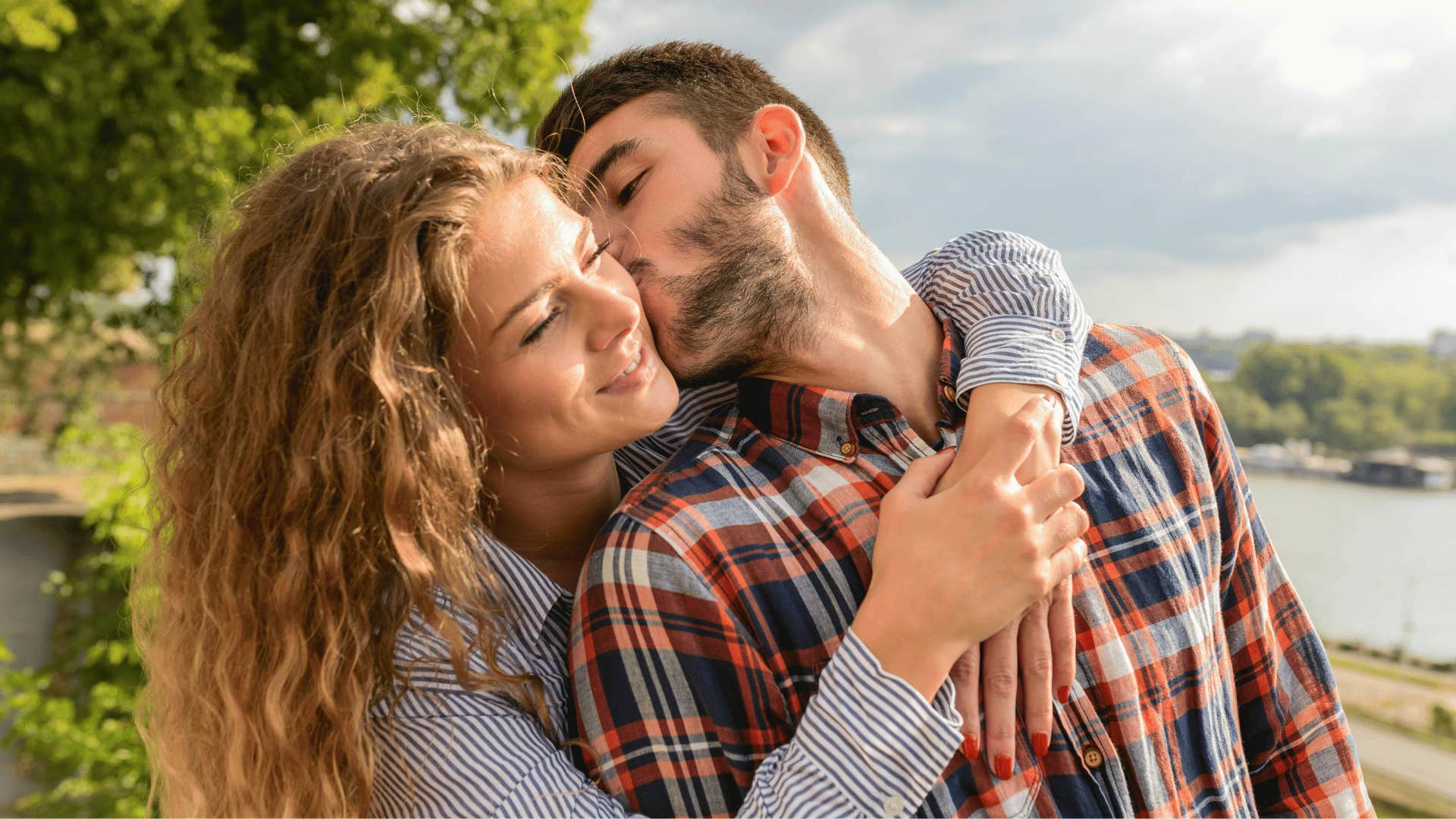 couple kissing outdoors