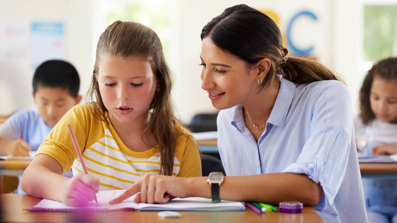 Second grade language teacher with a speech impediment teaching phonics