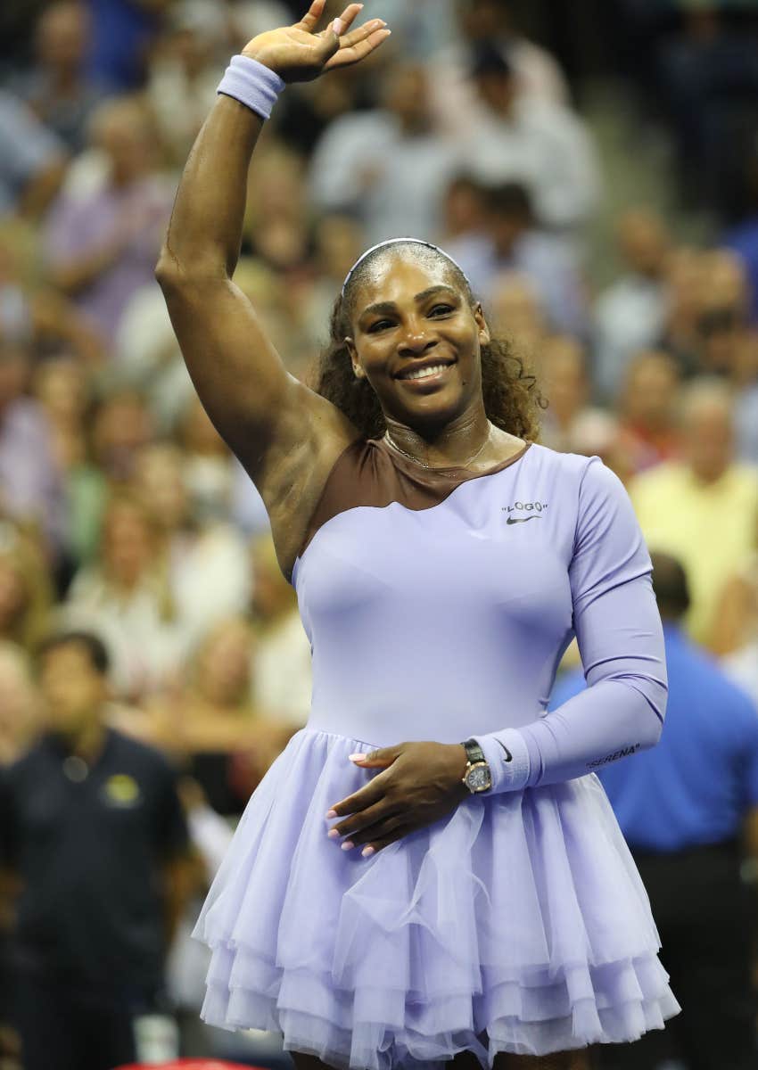 Serena Williams waving on the tennis court