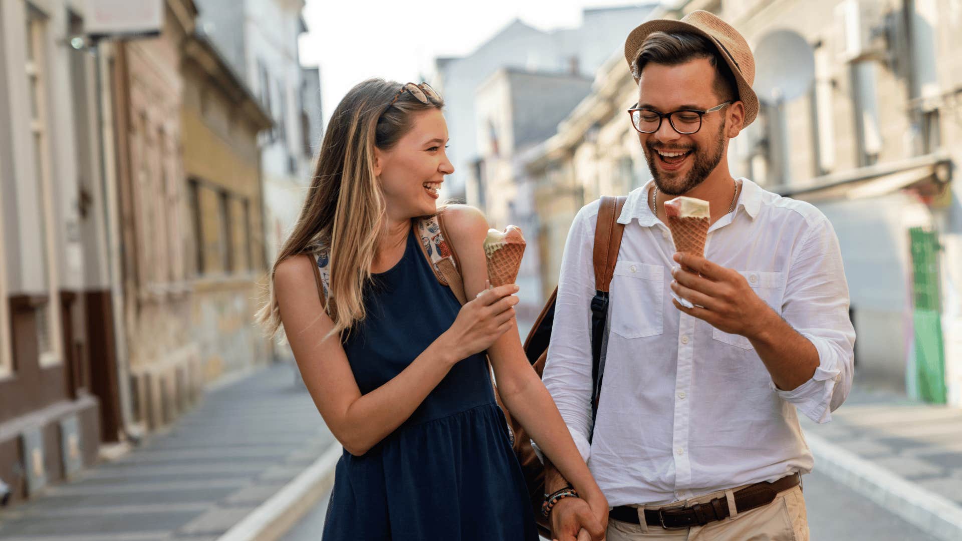 couple eating gelato