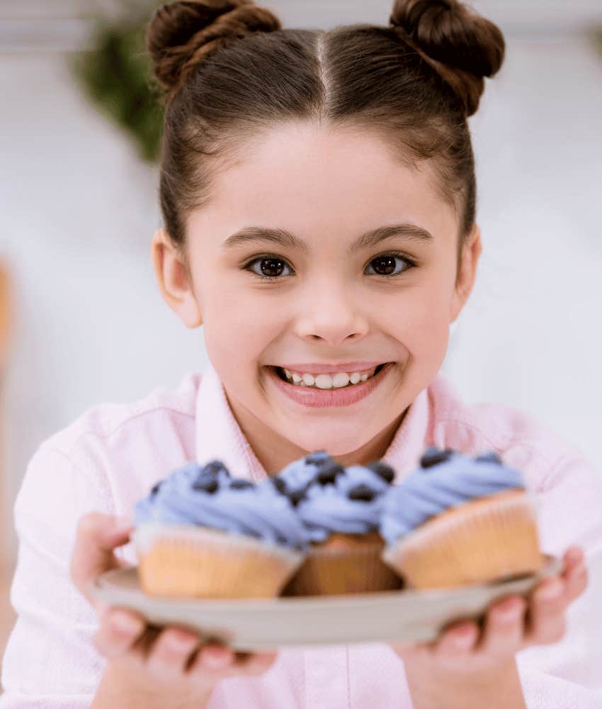 little girl with cupcakes