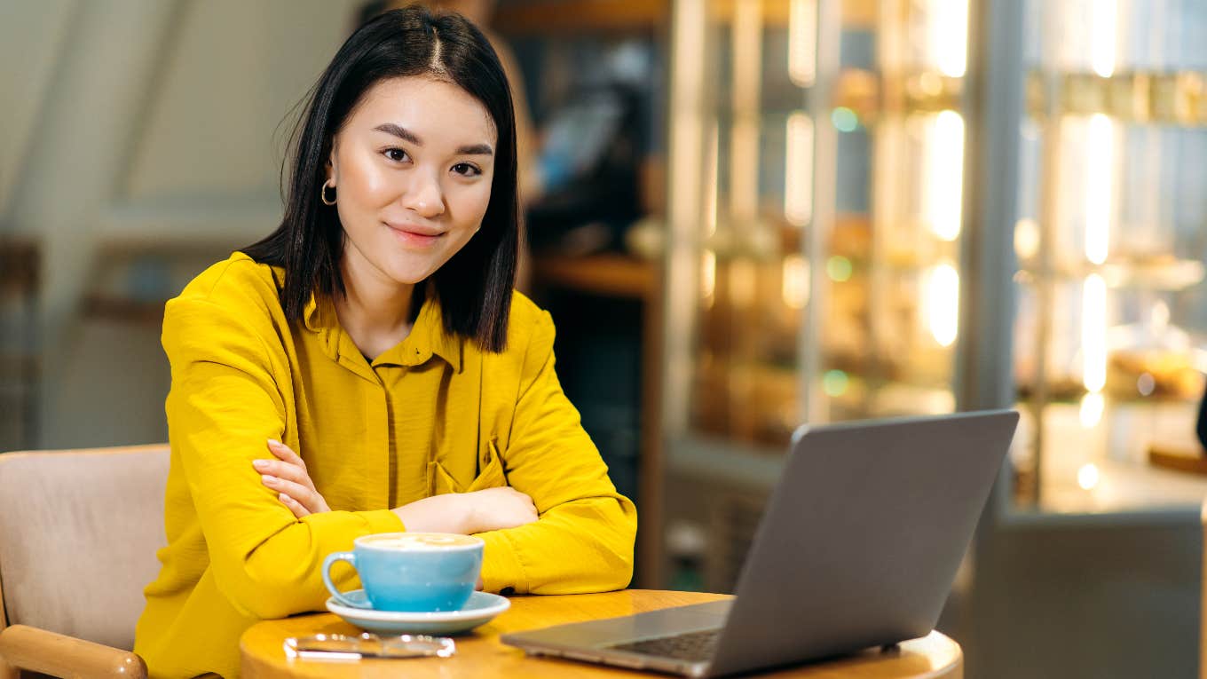 Woman working in a coffee shop 