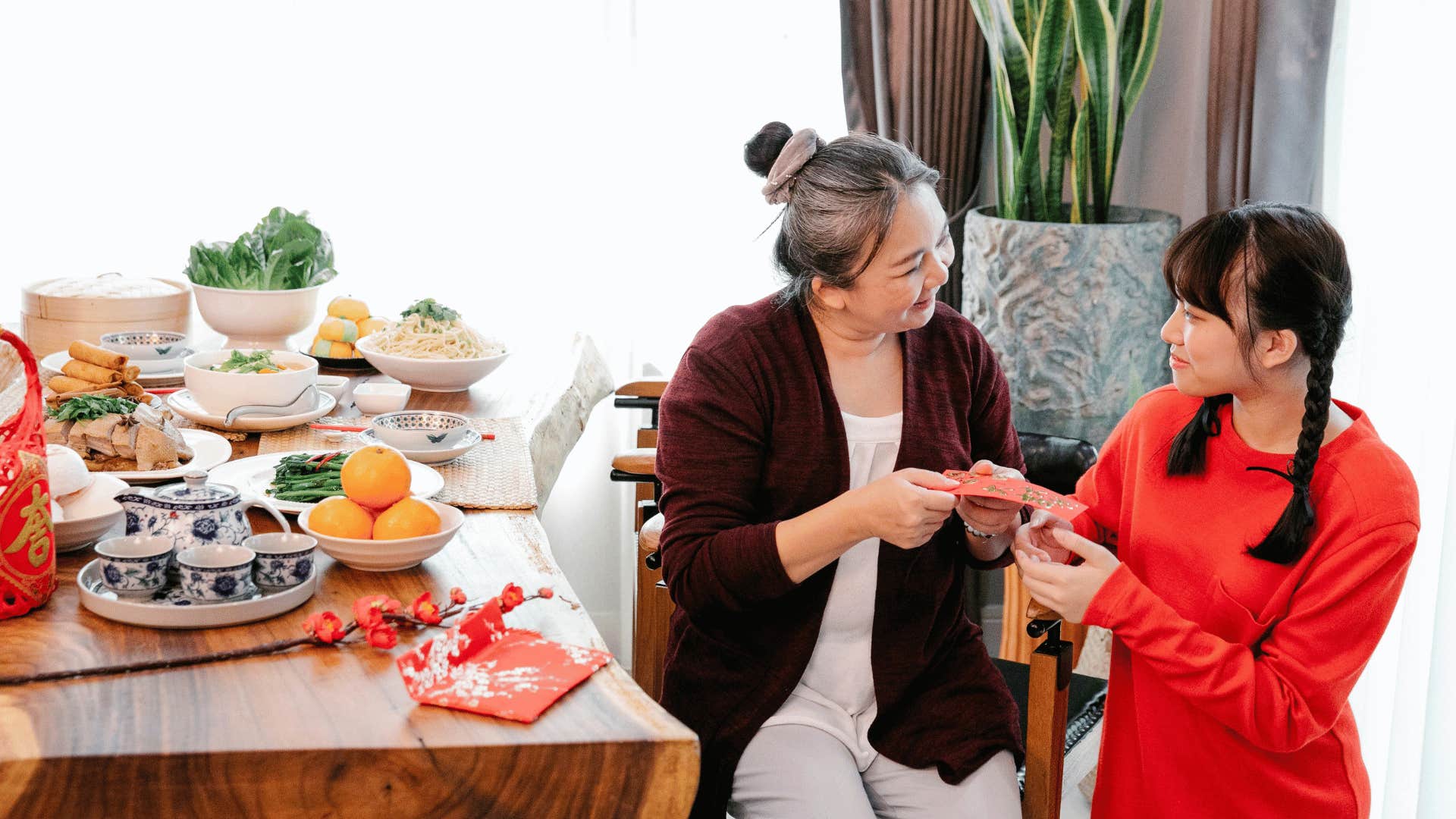 family practicing gratitude