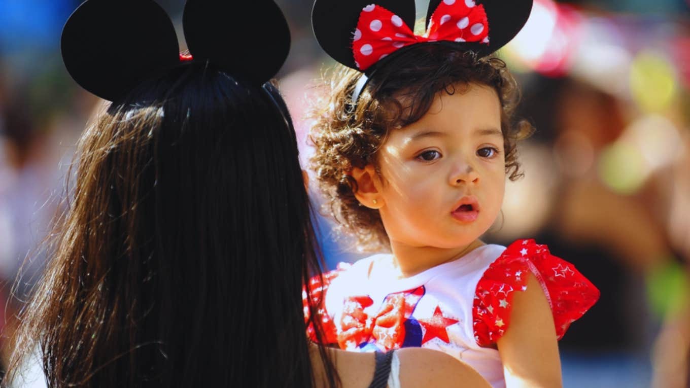 mom and daughter at disney