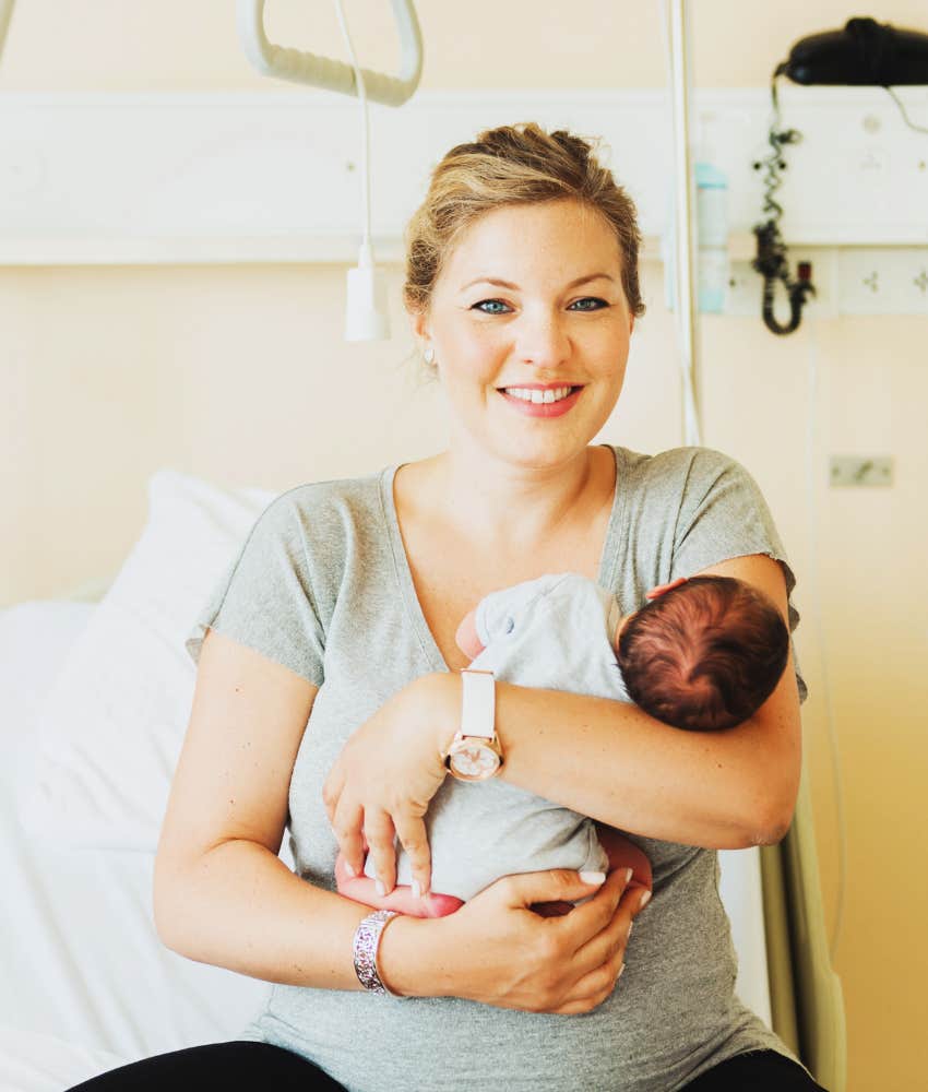 mom in hospital with newborn