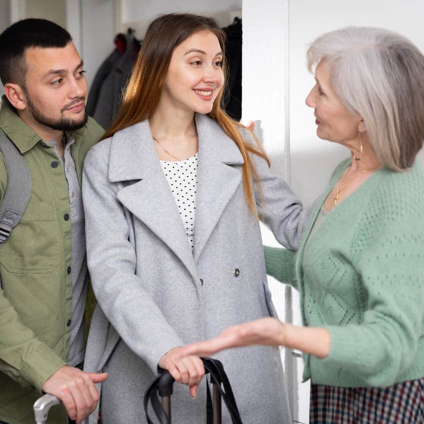 Mom meeting her son's girlfriend