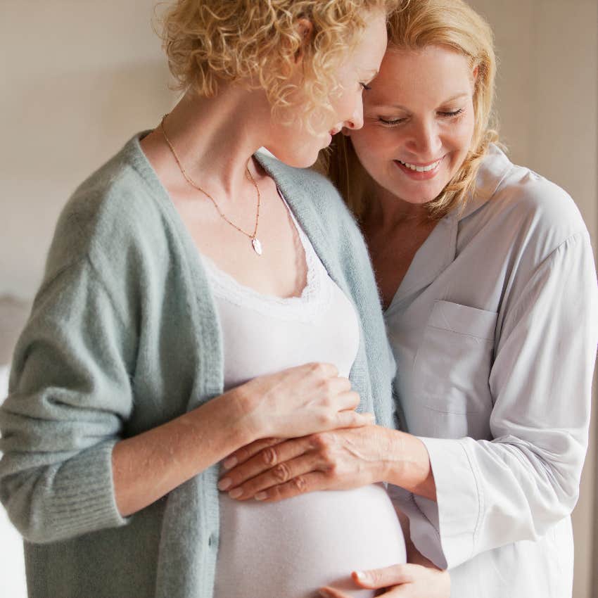 Mom and pregnant daughter