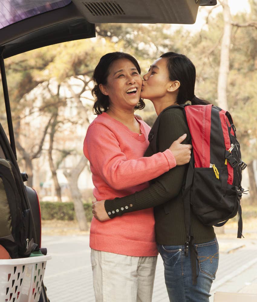 mom saying goodbye to her daughter starting college