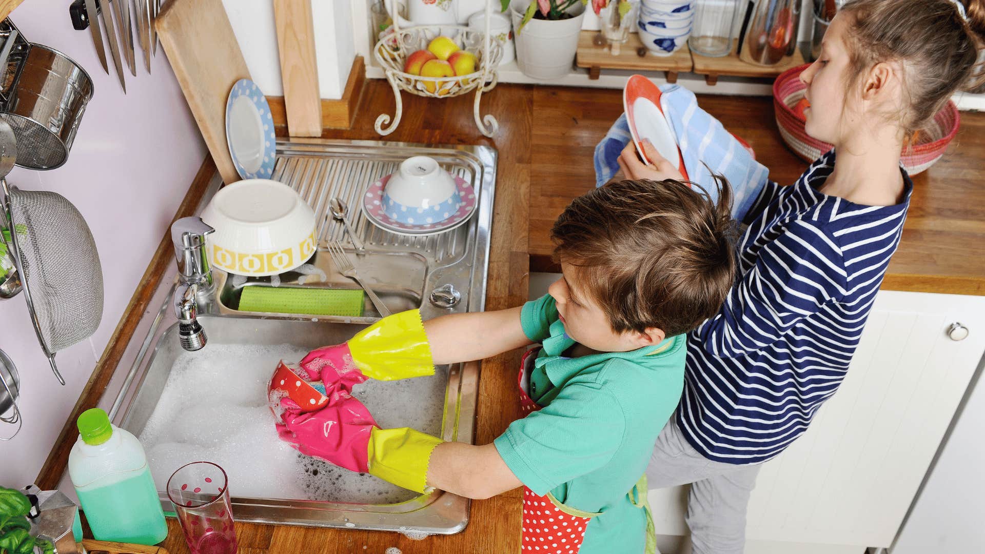 kids doing dishes