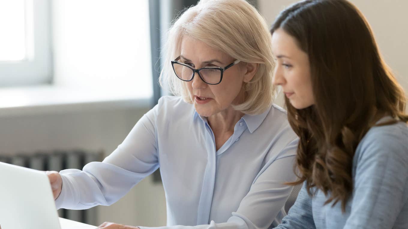 Worker in weekly micromanaging meeting with boss