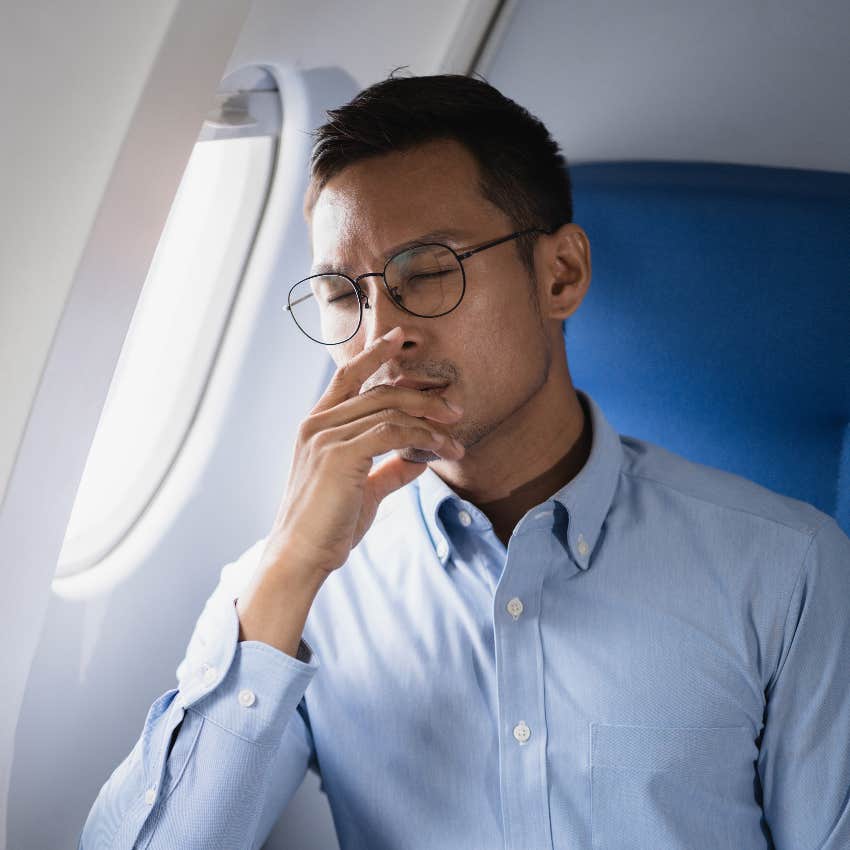 Man uncomfortable on flight with horrifying smell