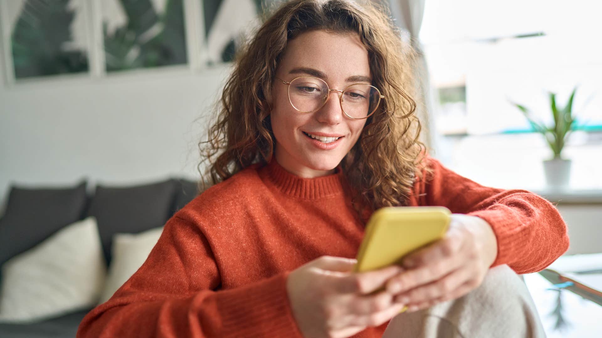 Gen Z woman refusing to follow old-school manners of not looking at her cell phone