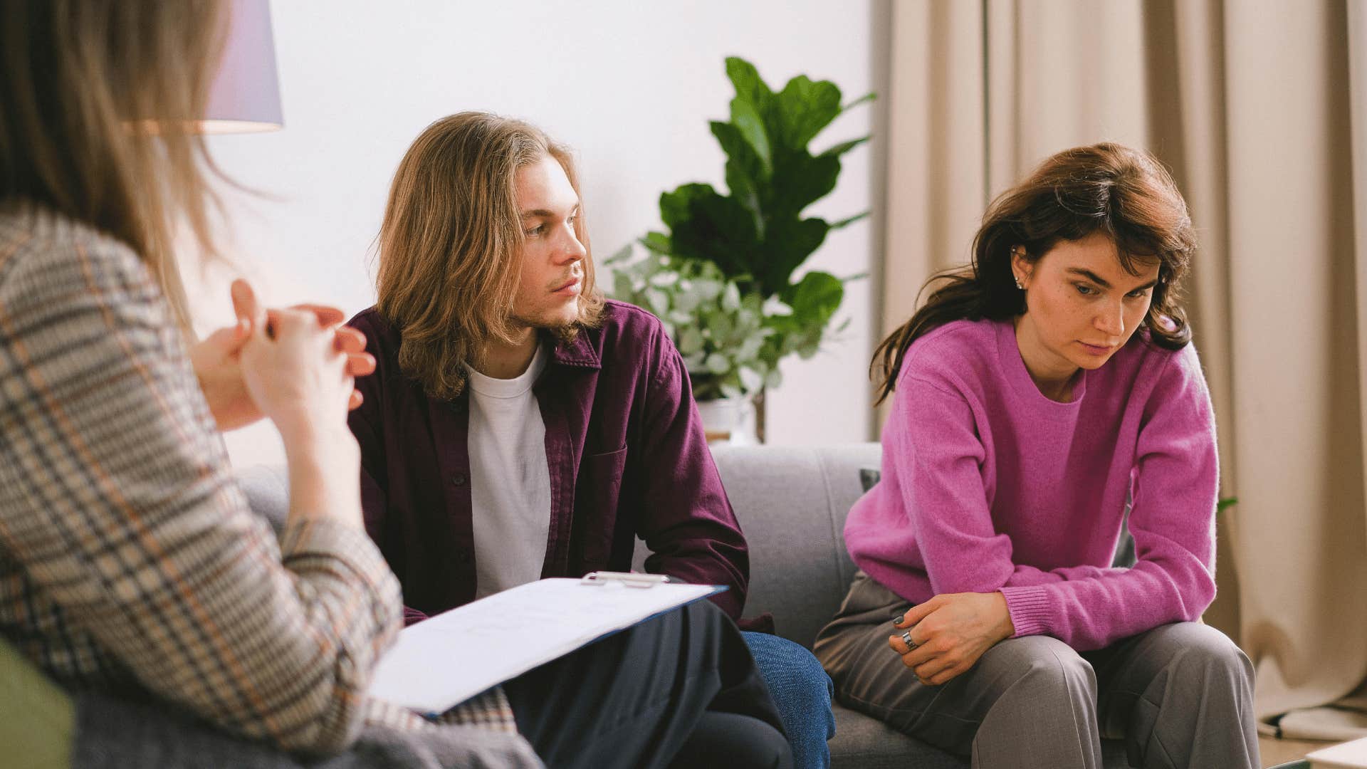 psychopathic woman not making eye contact