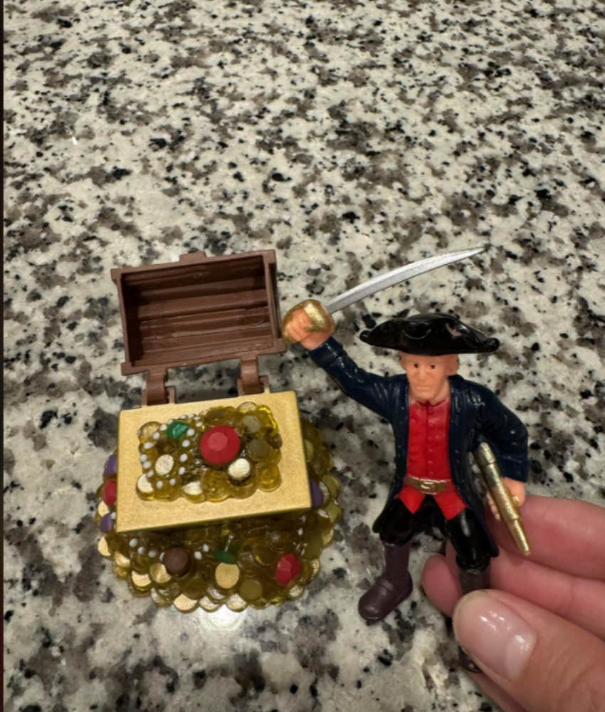 show and tell pirate toy from Reddit post