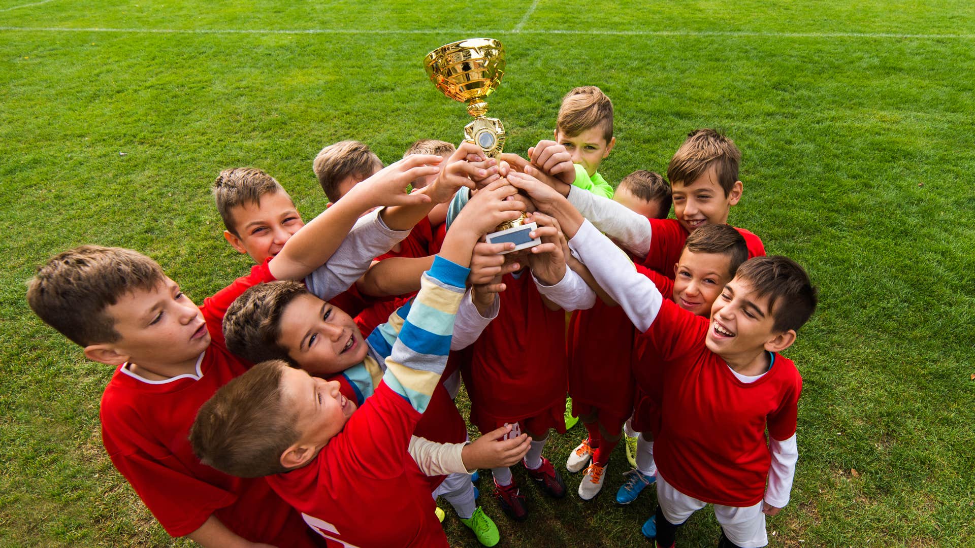 kids with shared trophy