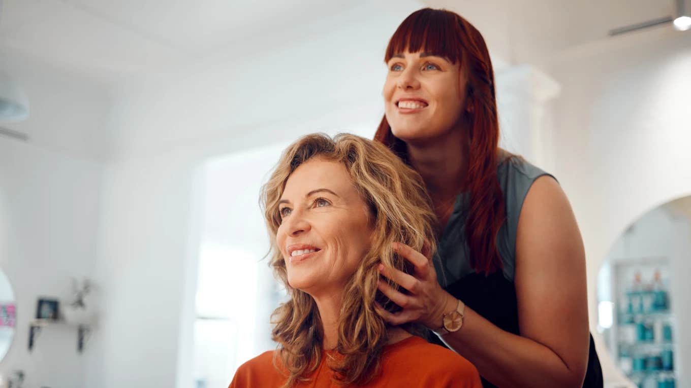 Hairdresser doing a woman's hair