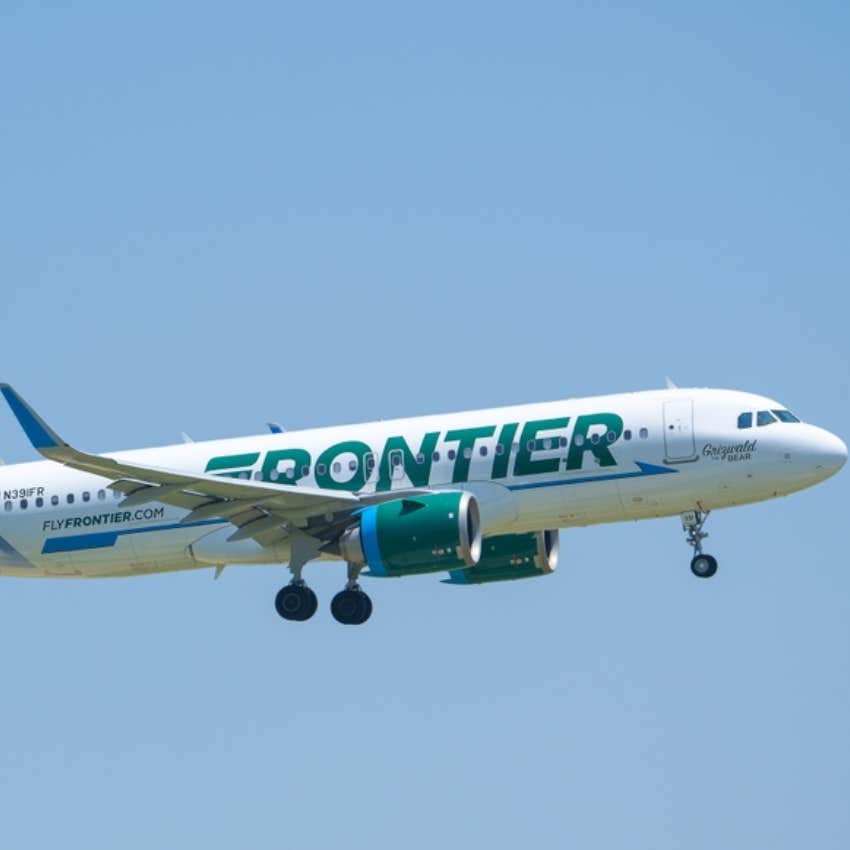 frontier airlines plane 