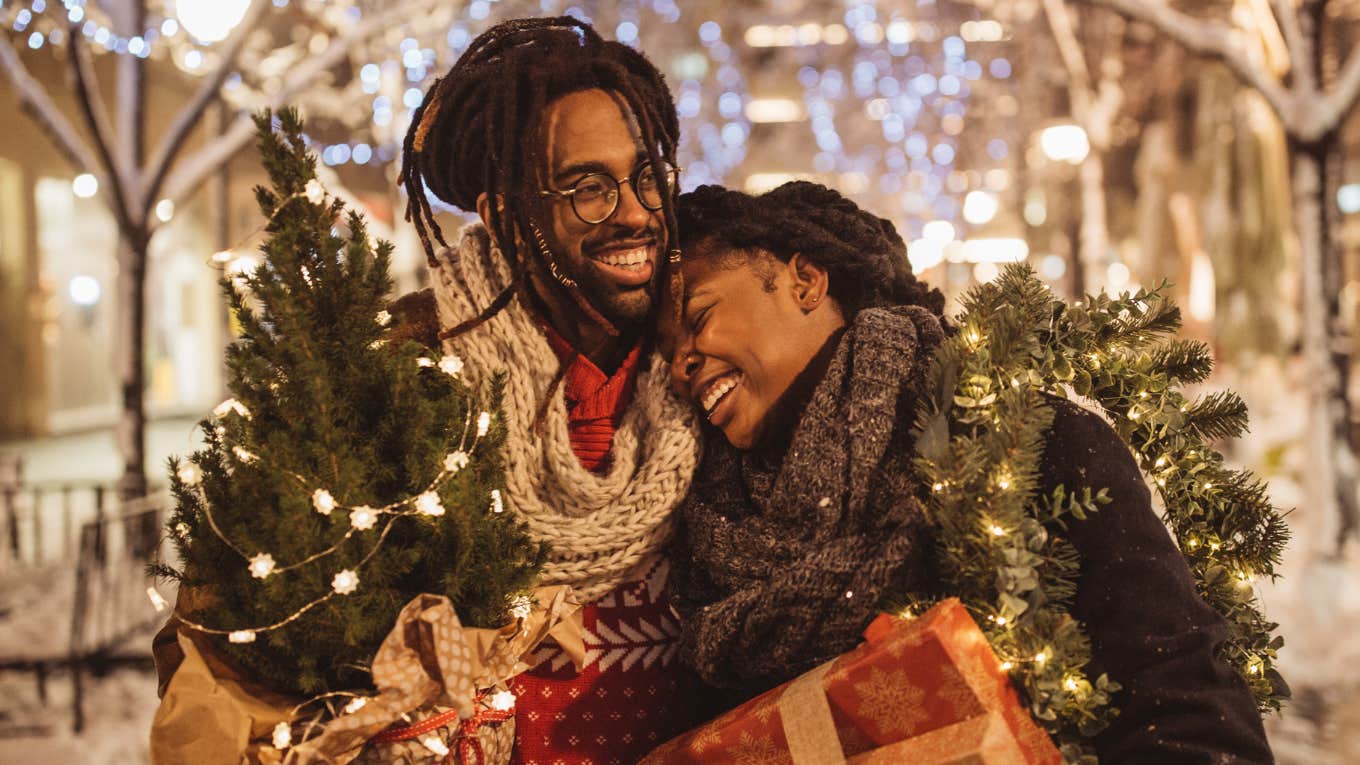 Jaded couple goes on old-fashioned holiday dates.